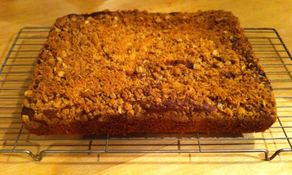 Soured cream and fruit conserve crumble cake