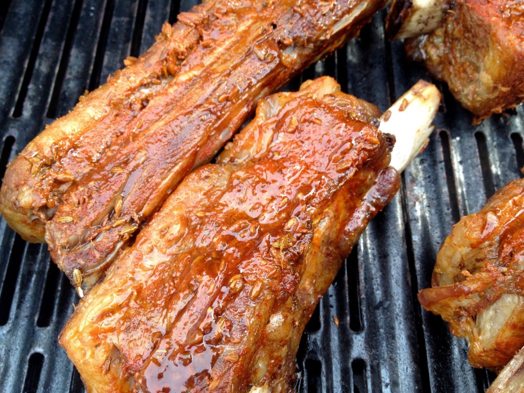 Pork or beef ribs with spicy BBQ&nbsp;sauce