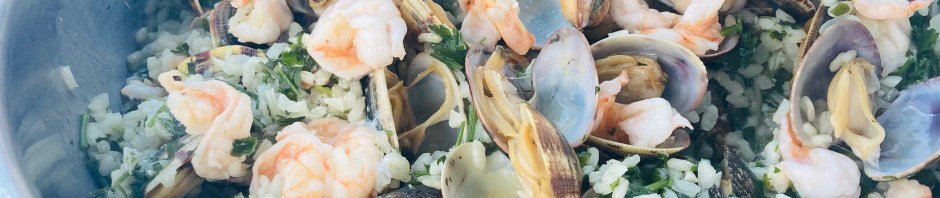 Arroz verde with prawns and clams