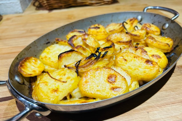 Garlic and paprika roasted potatoes