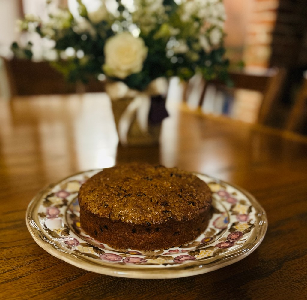 Cinnamon and apple cake