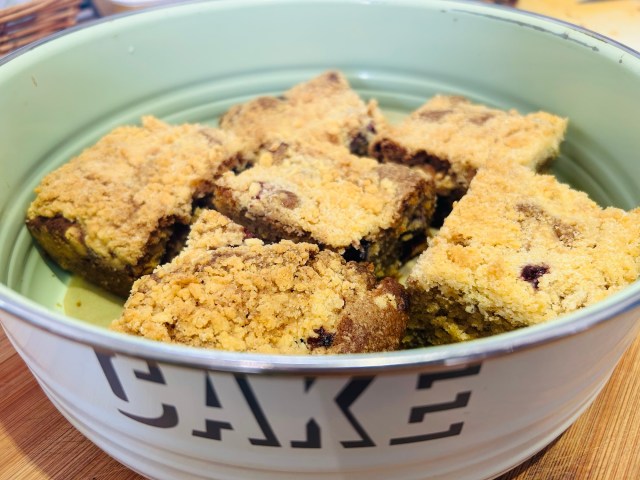 blueberry streusel cake